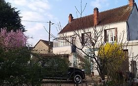 Les Noyers Monestois Entre Cher Et Canal De Berry