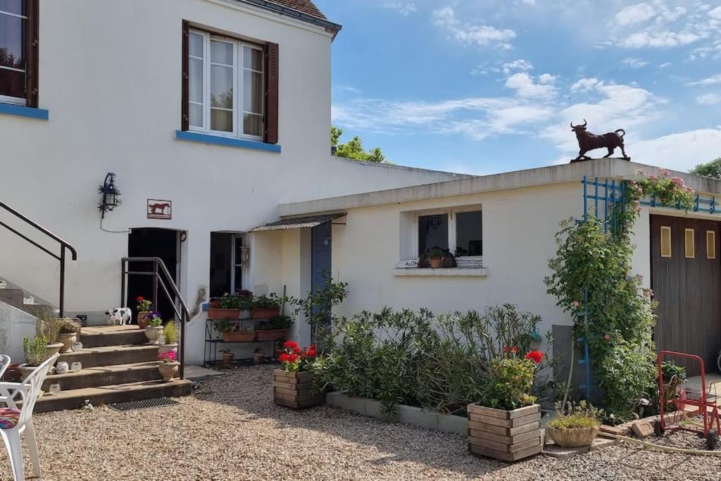 Les Noyers Monestois Entre Cher Et Canal De Berry Mennetou-sur-Cher Extérieur photo
